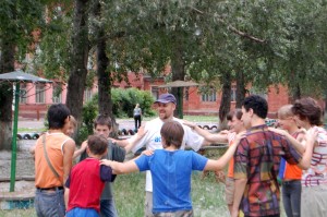 Играем с детьми школы-интерната №16 в июне 2009 года Играем с детьми школы-интерната №16 в июне 2009 года